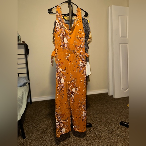 ๐ Xhilaration Mustard Floral Sleeveless Wide-Leg Jumpsuit (M) - Picture 3 of 9